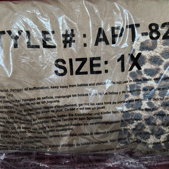 Zenana 1X brown v neck long sleeved shirt w/ leopard pocket. NWT - Picture 5 of 5